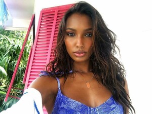 victoriassecret_52034017_123393732107249_7225864313431893152_n.jpg