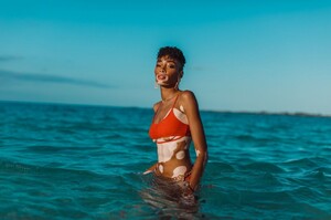 winnie-harlow-in-bikini-v-magazine-photos-5.jpg