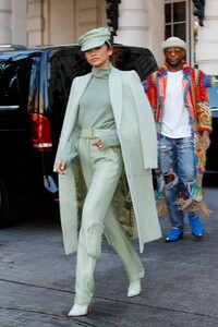 zendaya-coleman-style-and-fashion-leaving-her-hotel-in-paris-02-27-2019-2.jpg