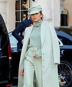 zendaya-coleman-style-and-fashion-leaving-her-hotel-in-paris-02-27-2019-3.jpg