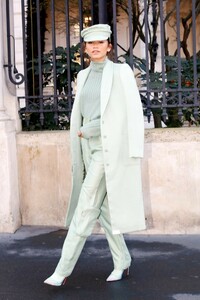 zendaya-coleman-style-and-fashion-leaving-her-hotel-in-paris-02-27-2019-4.jpg