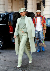 zendaya-coleman-style-and-fashion-leaving-her-hotel-in-paris-02-27-2019-5.jpg