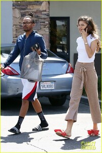 zendaya-had-a-lot-to-say-about-this-paparazzi-moment-03.jpg
