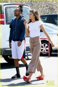 zendaya-had-a-lot-to-say-about-this-paparazzi-moment-06.jpg