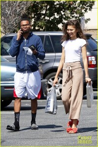 zendaya-had-a-lot-to-say-about-this-paparazzi-moment-07.jpg