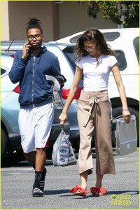 zendaya-had-a-lot-to-say-about-this-paparazzi-moment-20.jpg