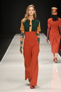 00002-Anteprima-FALL-19-Ready-To-Wear.thumb.jpg.4d4c0e2b2d2bf4aa7405592a1fbeb788.jpg