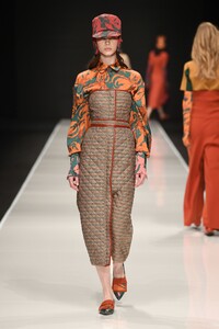 00003-Anteprima-FALL-19-Ready-To-Wear.thumb.jpg.c258b88ebfe33c9076add5f53a1d203b.jpg
