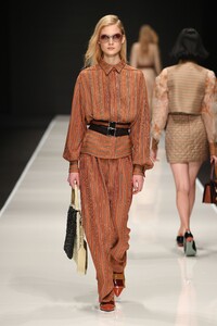 00006-Anteprima-FALL-19-Ready-To-Wear.thumb.jpg.9cfdb54358d587f2865a4ac0735bf414.jpg