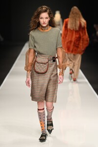 00009-Anteprima-FALL-19-Ready-To-Wear.thumb.jpg.ce20635058e9066967a79c67a88c4873.jpg