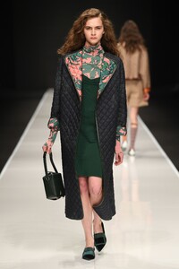 00011-Anteprima-FALL-19-Ready-To-Wear.thumb.jpg.22de9eda3353fc2796ec57b2c94e4294.jpg