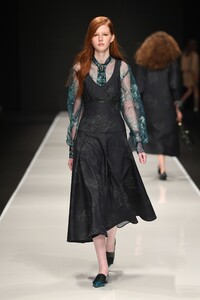 00012-Anteprima-FALL-19-Ready-To-Wear.thumb.jpg.cef9b40fee110a446bf700337a2cd591.jpg