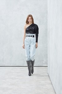 00013-Iro-Ready-to-Wear-Fall-19-Credit-Paul-Norman.jpg
