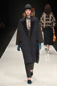 00014-Anteprima-FALL-19-Ready-To-Wear.thumb.jpg.b253f93c6eac84efa38711249c69c7da.jpg