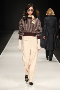 00017-Anteprima-FALL-19-Ready-To-Wear.thumb.jpg.ed387c332c48dc0bd0883144eddc2ee6.jpg
