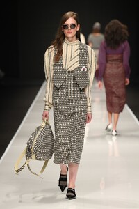 00027-Anteprima-FALL-19-Ready-To-Wear.thumb.jpg.df4c51964ef6ce036838187b4c4f8dbf.jpg
