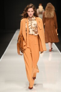 00033-Anteprima-FALL-19-Ready-To-Wear.thumb.jpg.2a3d3c897a734c596561f6c518753d21.jpg
