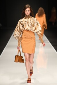 00034-Anteprima-FALL-19-Ready-To-Wear.thumb.jpg.b8dc881aa14bbcce3d4da77a85a52ef5.jpg