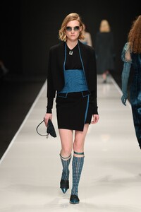 00040-Anteprima-FALL-19-Ready-To-Wear.thumb.jpg.b49885c2286109eaf5414513b5f60482.jpg