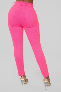 01-17-19_Studio_2_OD_10-39-34_V21292Z_Fuchsia_CC_13_AG_NT.jpg
