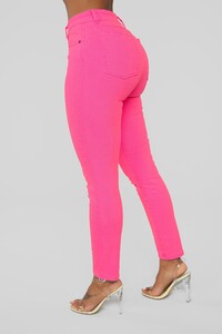 01-17-19_Studio_2_OD_10-39-34_V21292Z_Fuchsia_CC_15_AG_NT.jpg