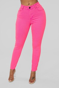 01-17-19_Studio_2_OD_10-39-34_V21292Z_Fuchsia_CC_16_AG_NT.jpg
