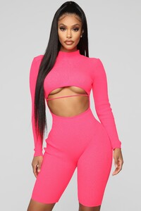 01-24-19_Studio_2_OD_13-18-42_8670_NeonPink_CC_3_NT.jpg