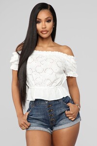 02-07-19_Studio_3_OD_13-38-46_IT9904_OffWhite_0599_AG.jpg