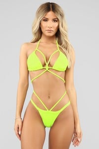 03-19-19_Studio_4_MA_08-58-08_30_79998_NeonYellow_CC_1984_RG_RG.jpg