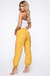 04-01-19_Studio_2_MA_10-35-33_54_6453PK_Mustard_3490_AG.jpg