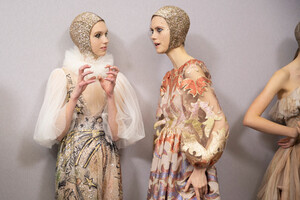 1011971083_dior-hc-bks-m-rs19-1090(1).thumb.jpg.343744ea89d14d5556ac144efe318193.jpg