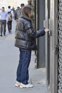 102258869_hqcelebcorner-14.jpg