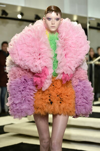 1062477368_TomoKoizumiRunwayFebruary2019NewYorktkCjy_gSdBmx.thumb.jpg.3a9263073e6cb3ce16233dd484e19d2e.jpg