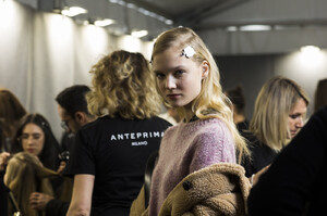 1088816952_AnteprimaFall2019Backstage19HQjyv39swx.thumb.jpg.9da4fe7e912d063726d029cfbbea402f.jpg