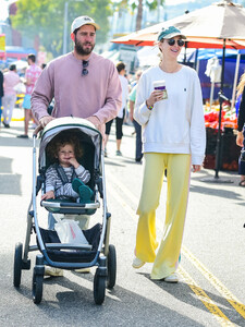 Whitney+Port+Thandie+Newton+Farmer+Market+ceKN_7Y6Hgmx.jpg