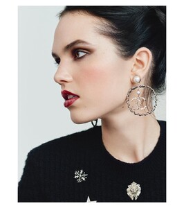 1142896396_chanel.beauty15432520361921259792213253048_6743424730.thumb.jpg.d3c80cf450332f56d62d7e3ab33941b7.jpg