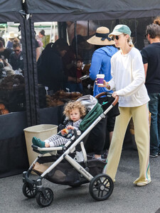 Whitney+Port+Thandie+Newton+Farmer+Market+Hnfjy6QkrHQx.jpg
