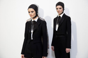 1184552350_dior-hc-bks-m-rs19-0771(1).thumb.jpg.c794636bd0bf6ed3171b32091fb878b7.jpg