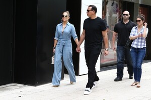         jlo210419BZNimage104.jpg