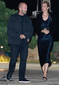 12221648-6918341-Jason_and_Rosie_Jason_Statham_is_spotted_having_dinner_with_fian-m-18_1555138805471.thumb.jpg.ea7e5558f5425222dc24897549c59eb5.jpg