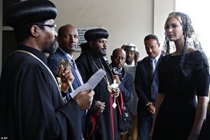 12299526-6933847-Emotional_On_Monday_morning_Ivanka_paid_her_respects_to_the_vict-a-150_1555537005474.thumb.jpg.bb73d1accd9ef7872b12eb2de4fb9eae.jpg