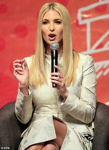 12399870-6933847-Her_long_blonde_hair_was_center_parted_and_worn_straight-a-132_1555537005036.jpg