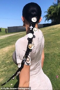 12559306-6945205-image-a-17_1555908667831.jpg