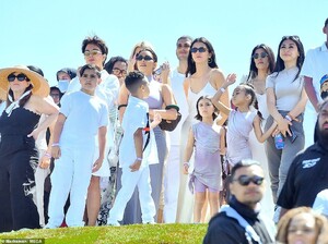 12561816-6945755-Sweet_Kourtney_s_daughter_Penelope-a-129_1555919578810.jpg
