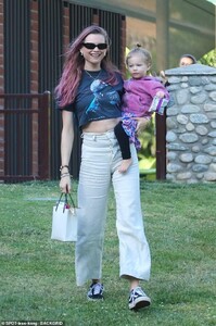 12603848-6949779-Behati_Prinsloo_continued_to_show_off_her_pink_hair_as_she_wears-a-19_1556008805878.jpg