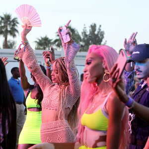 Jasmine+Sanders+REVOLVEfestival+Day+1+MtuQGbUOtLyl.jpg