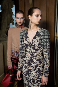 1270601633_altuzarra-bks-g-rf19-9711(1).thumb.jpg.0b9146f772f1ea31db91fb1278e5be1b.jpg