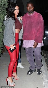 12739248-6962391-Surprise_trip_Kanye_looked_like_he_didn_t_know_they_were_going_o-a-91_1556266572341.thumb.jpg.010c1e390707cc7fcd24c22beb529d83.jpg