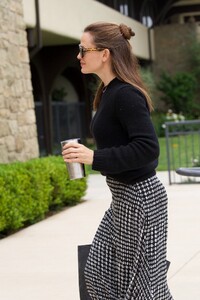        gar280419BZNimage120.jpg