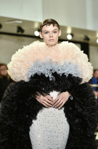 1421728522_TomoKoizumiRunwayFebruary2019NewYork-D1nRLFR_Zsx.thumb.jpg.03fa82b5f0946f0958164fab179f22cc.jpg